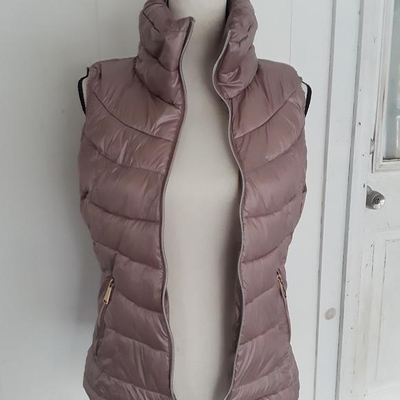 Calvin Klein Pink Rose Gold Puffer Vest Size XS - Picture 4 of 10